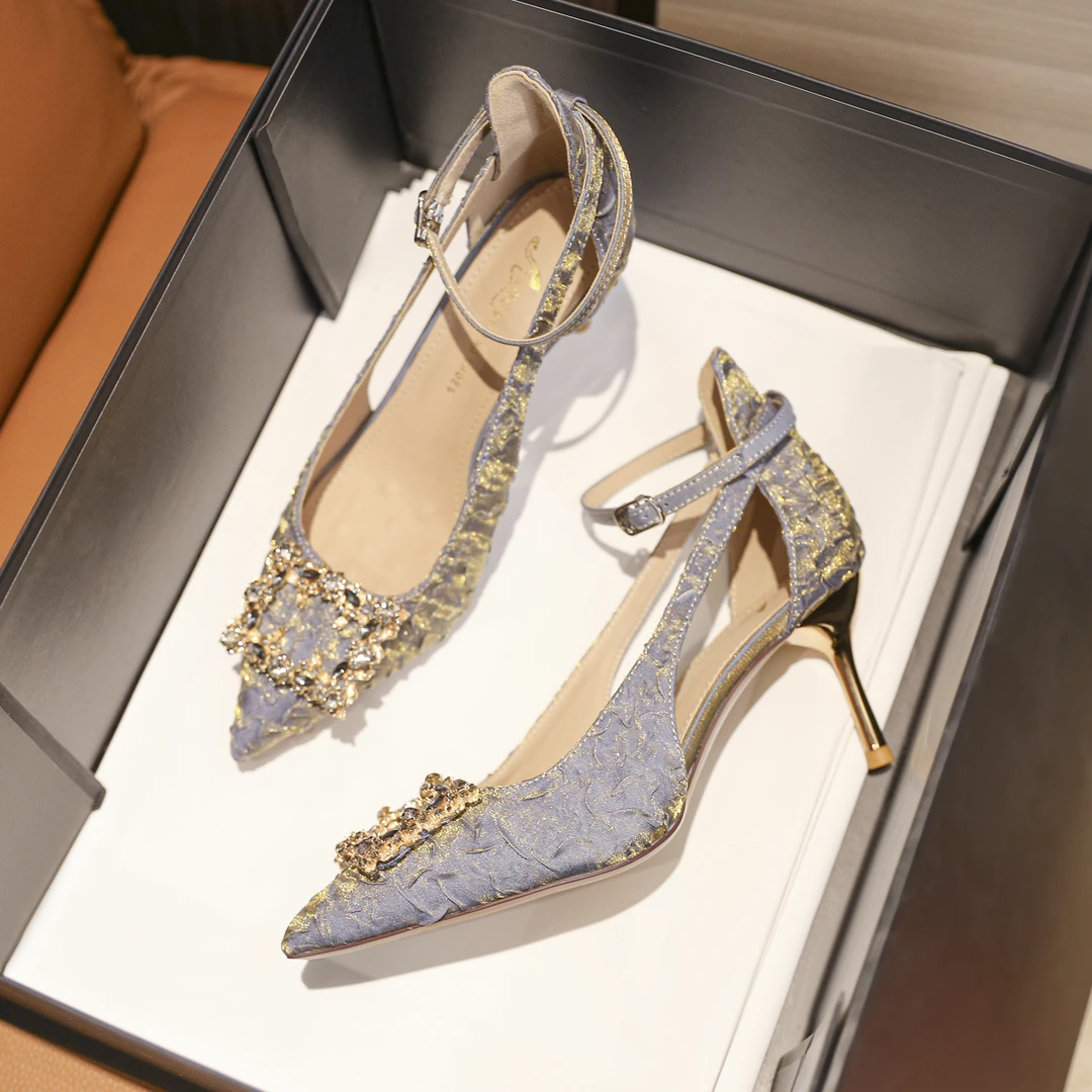 【小易女鞋】6cm法式细跟尖头高跟鞋水钻2025新款夏季一字带凉鞋女