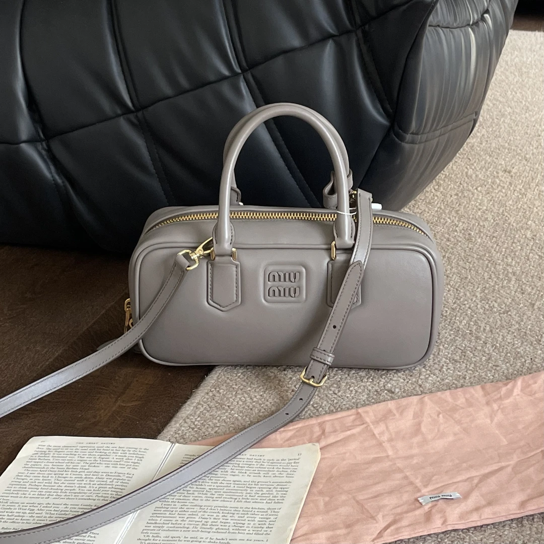 95新 MIU MIU/缪缪 AZUL-MIUMIU灰色保龄球中号斜挎包/39334