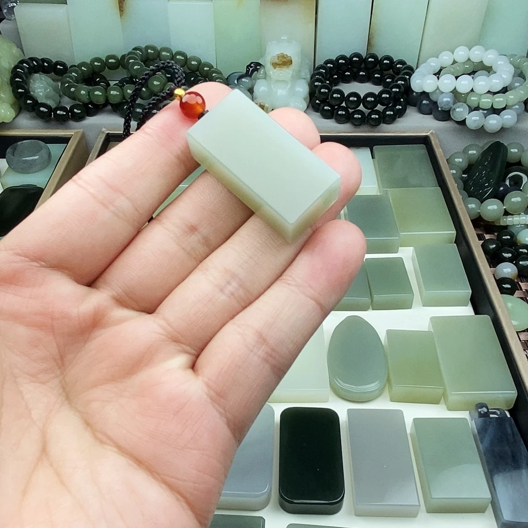 江****和田玉未镶嵌颈饰