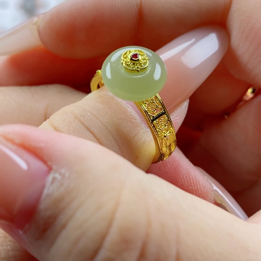 未镶嵌戒指和田玉