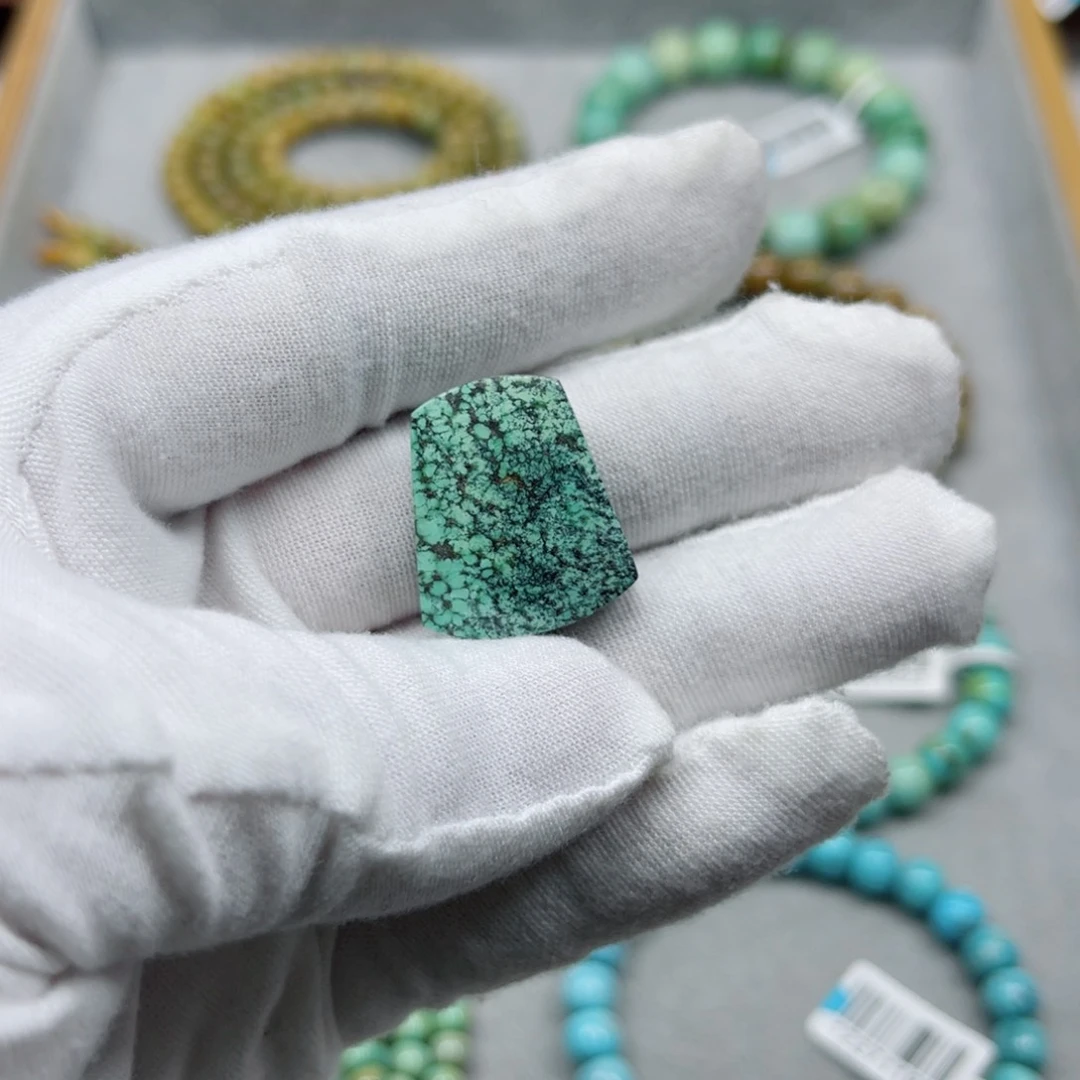 绿松石未镶嵌挂件