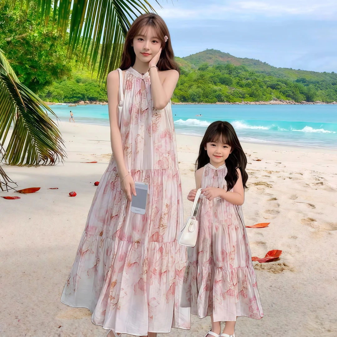 亲子装一大一小夏装2025新款连衣裙海边度假沙滩裙高端多巴胺母女