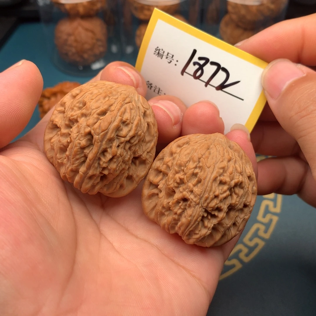 文玩核桃把件39全品绣球1872