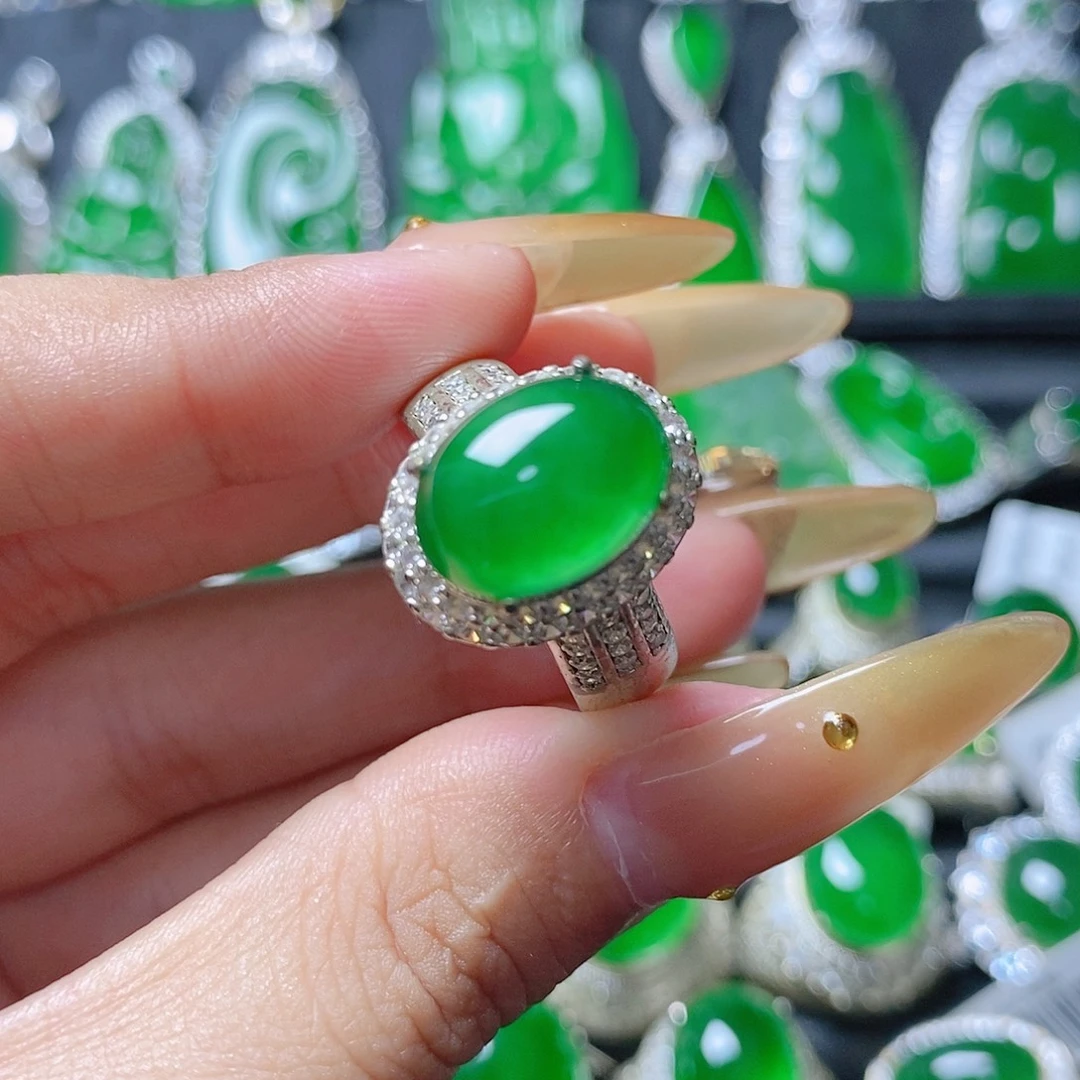 翡翠未镶嵌颈饰