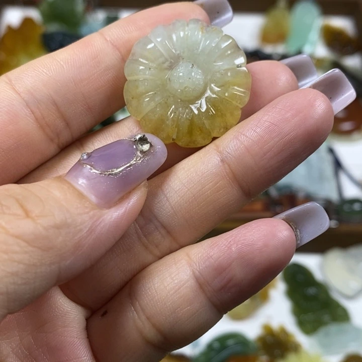 蛇纹石玉未镶嵌吊坠