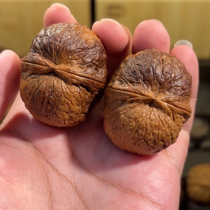 文玩核桃吊坠蟒纹虎头