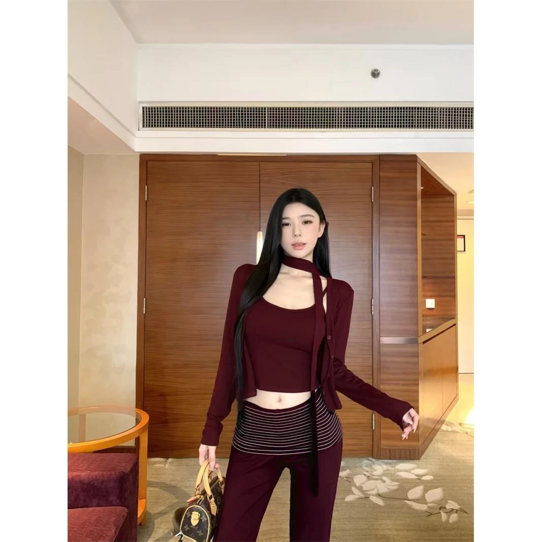 红色长袖开衫上衣女带胸垫吊带背心套装秋季休闲微喇叭长裤三件套