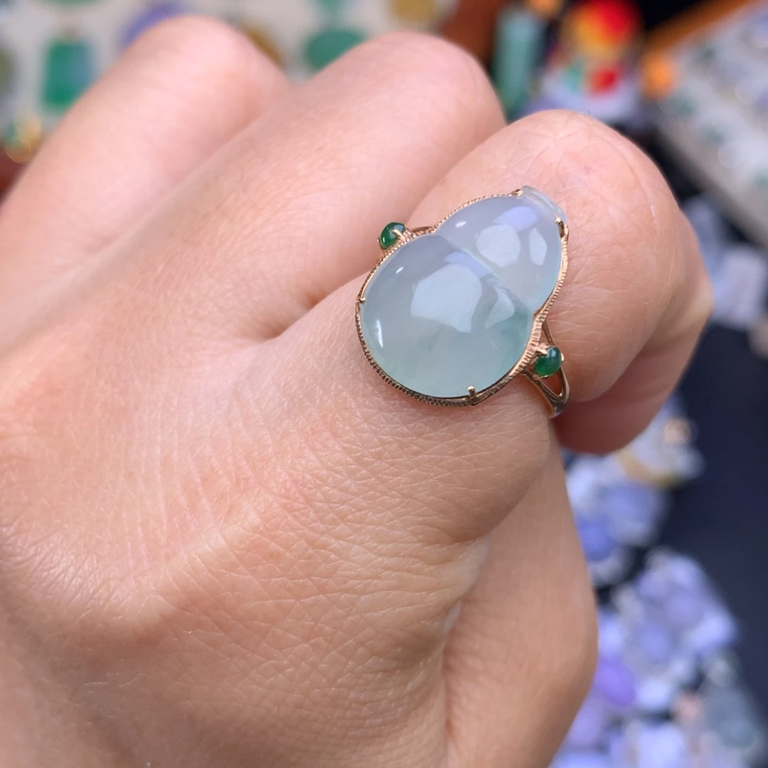 翡翠戒指18K金镶嵌葫芦戒指