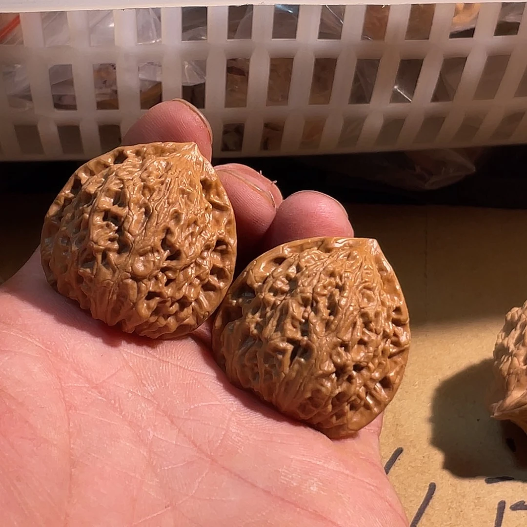 文玩核桃吊坠金牛36