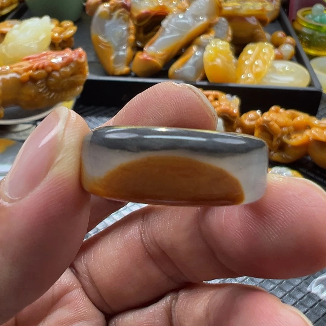 颈饰未镶嵌石英质玉