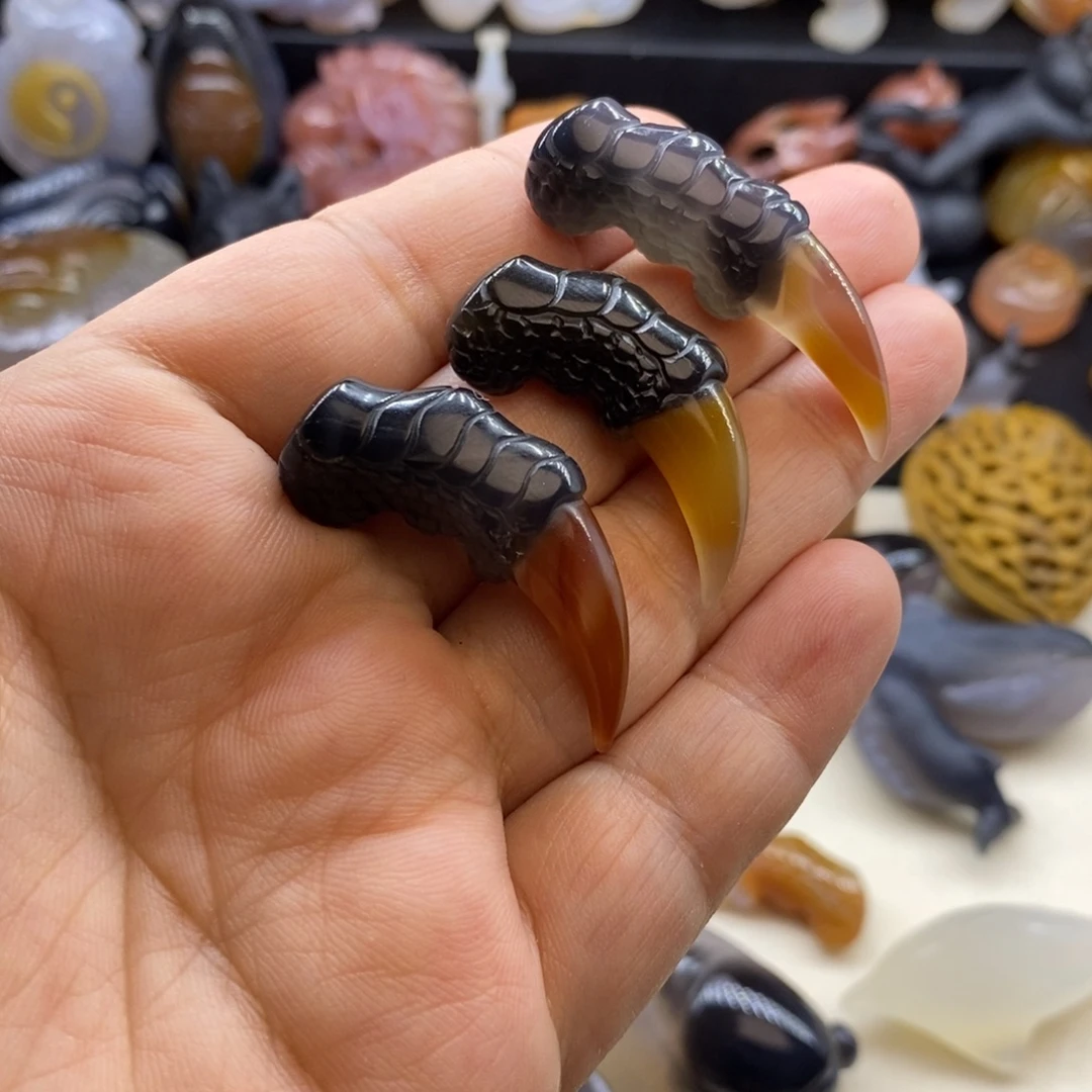 没***示玛瑙/玉髓未镶嵌摆件手把件龙指三个