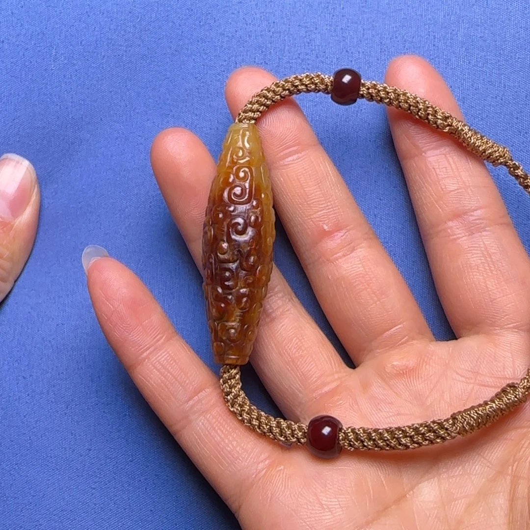 佛***我和田玉未镶嵌颈饰