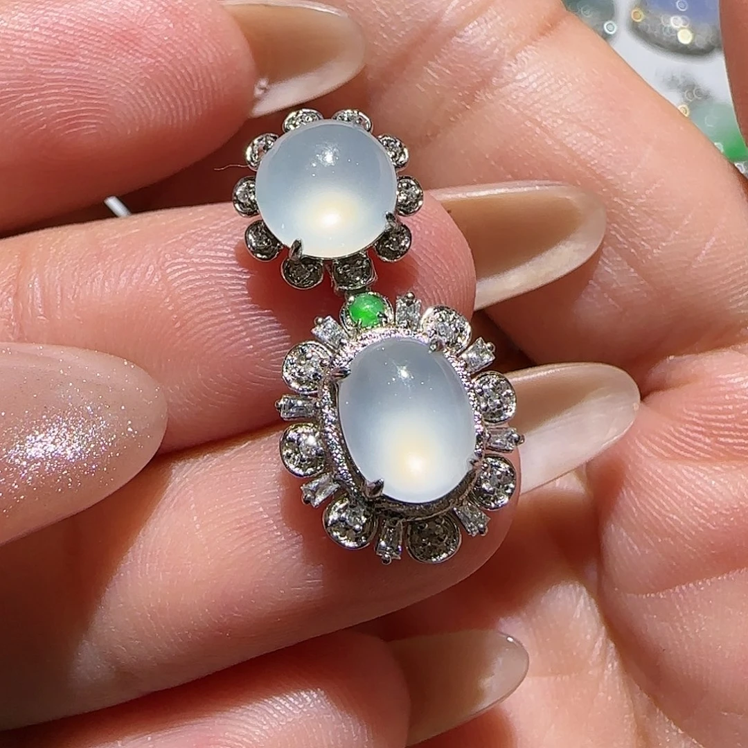 【闪购商品】颈饰18K金镶嵌翡翠天然