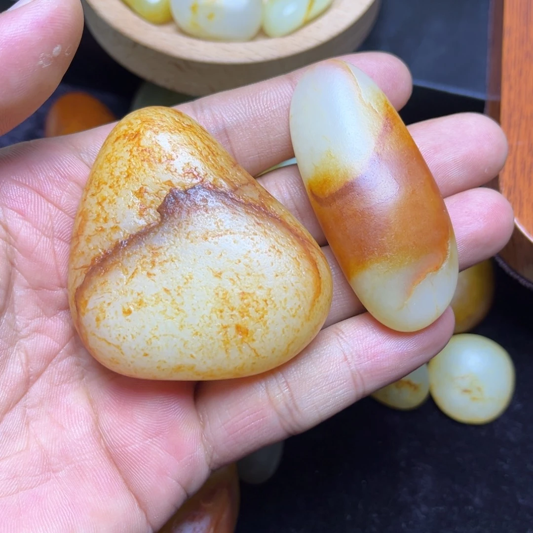穆***力颈饰未镶嵌和田玉