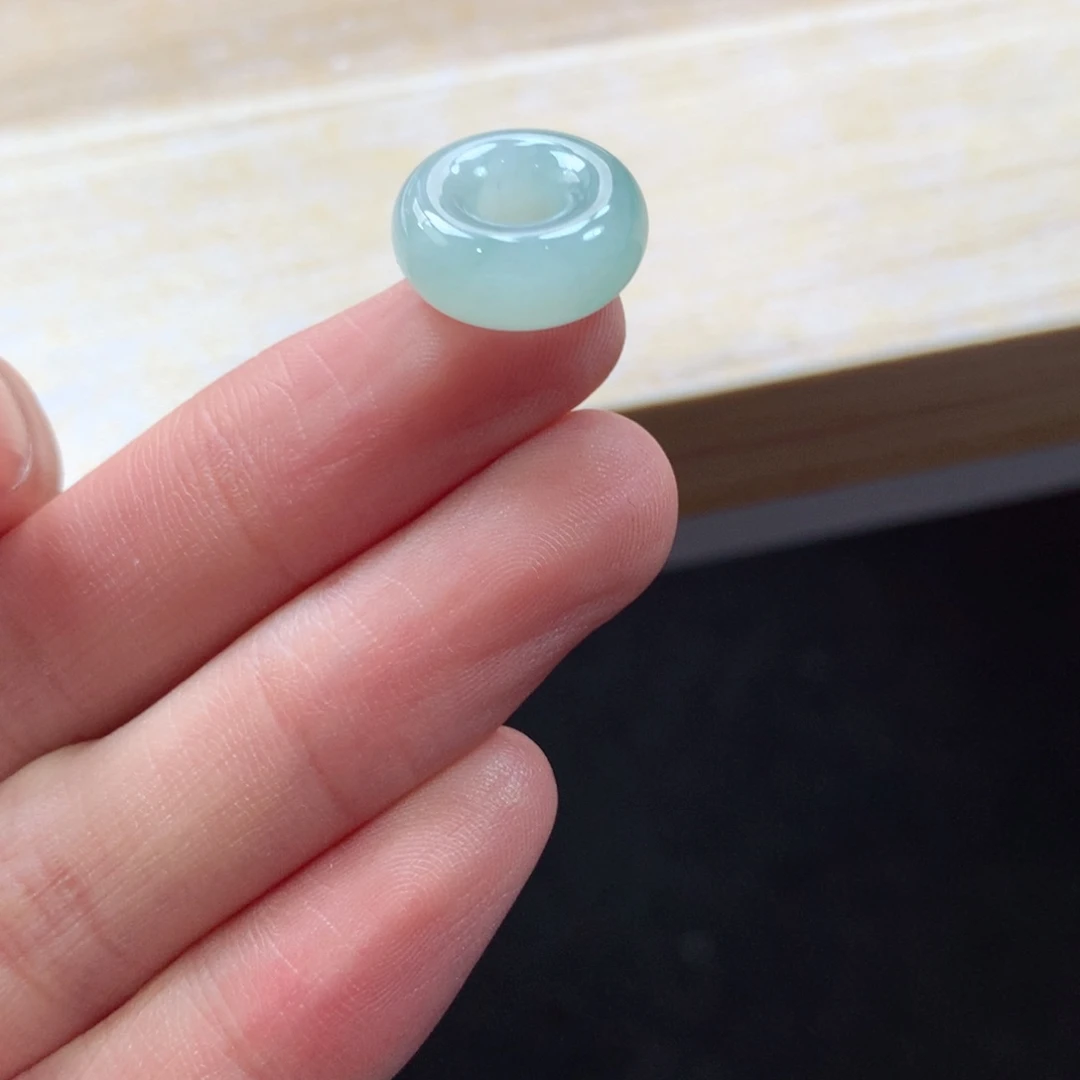 翡翠颈饰未镶嵌吊坠