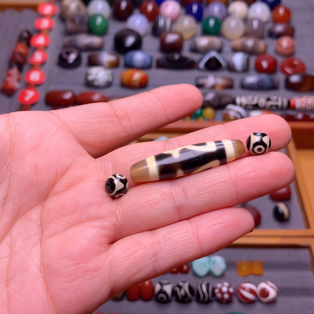 玛瑙/玉髓颈饰未镶嵌辥**?