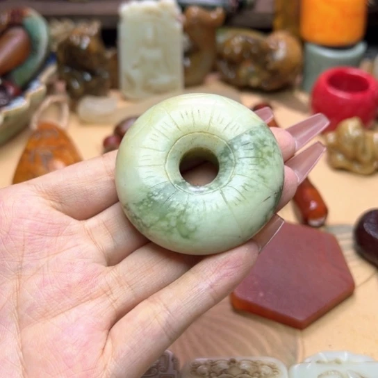 未镶嵌蛇纹石玉颈饰