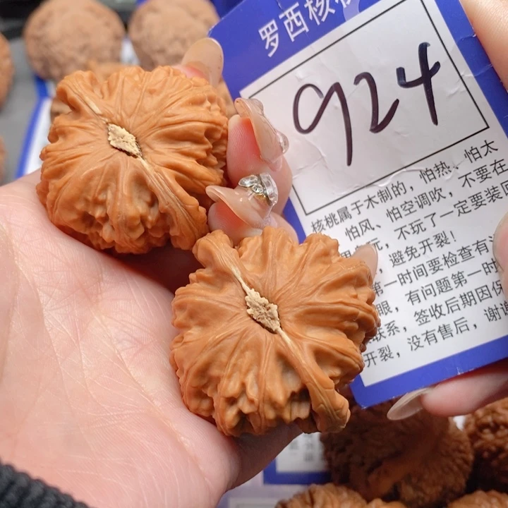 把件桃核43白狮子924