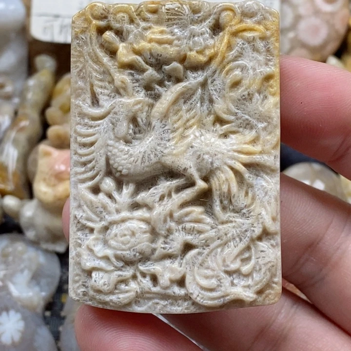颈饰未镶嵌硅化珊瑚（珊瑚玉）