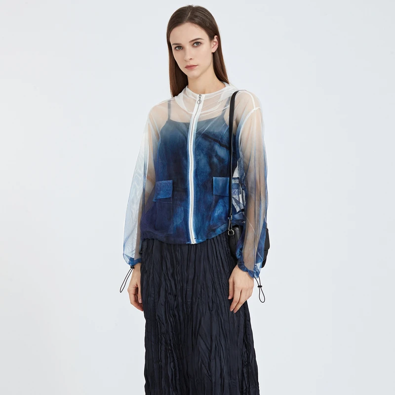 S·DEER圣迪奥女装时尚休闲连帽渐变收腰轻薄短款外套S21182220