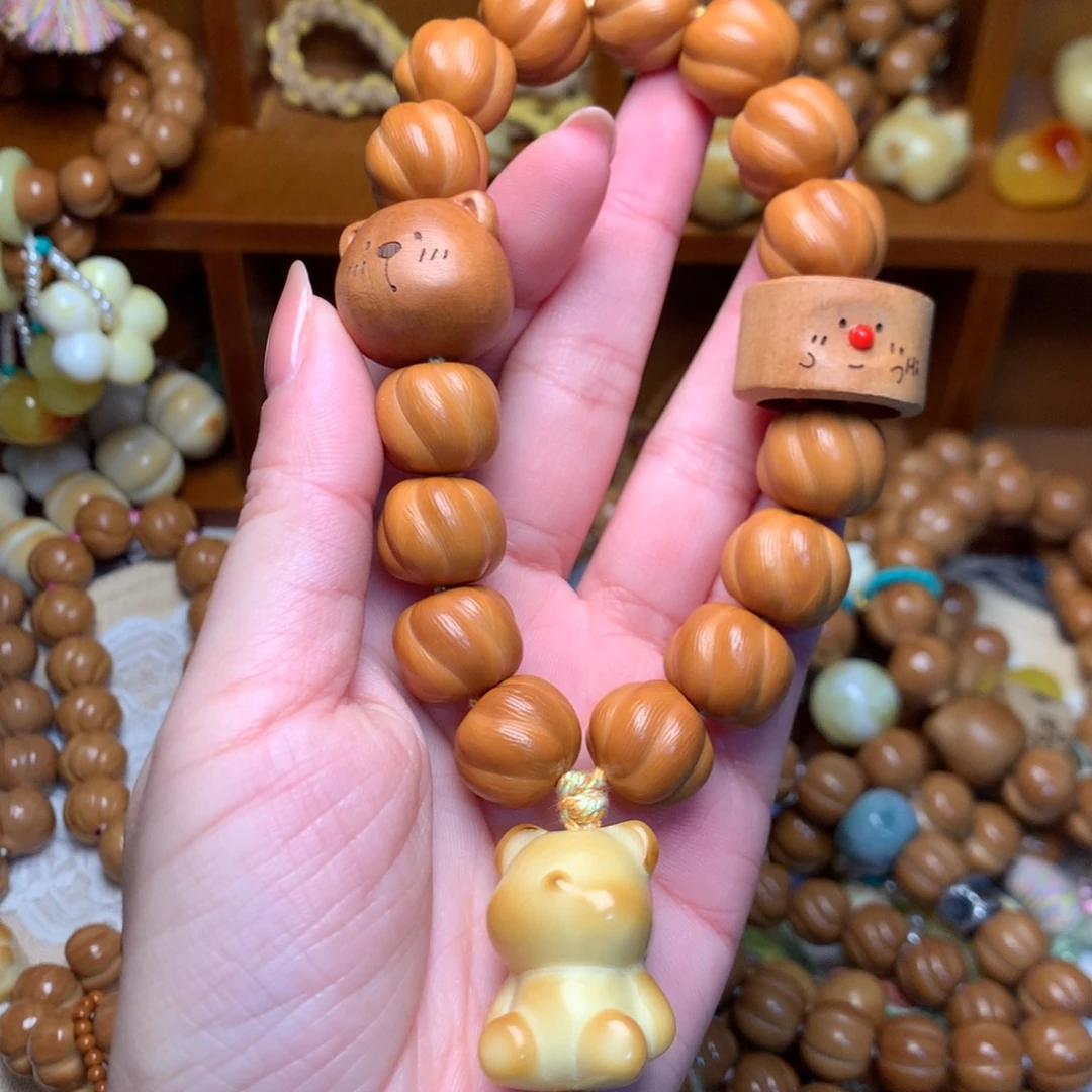 吊坠猴头核桃卷卷酥手持定制