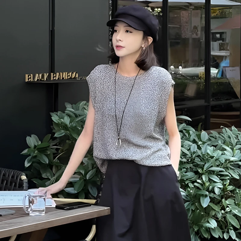 灰色慵懒风白色坎肩飞飞袖针织衫女2025新款夏季宽松洋气减龄上衣