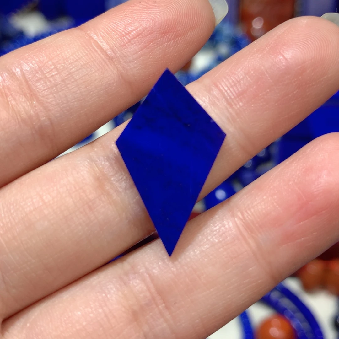 青金石未镶嵌挂件