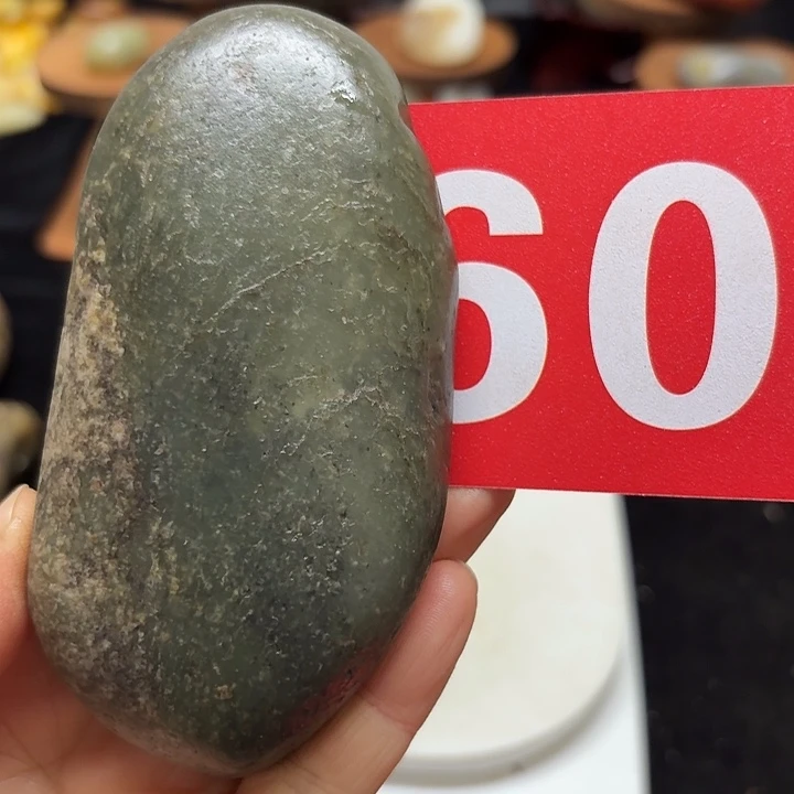 和田玉未镶嵌把件