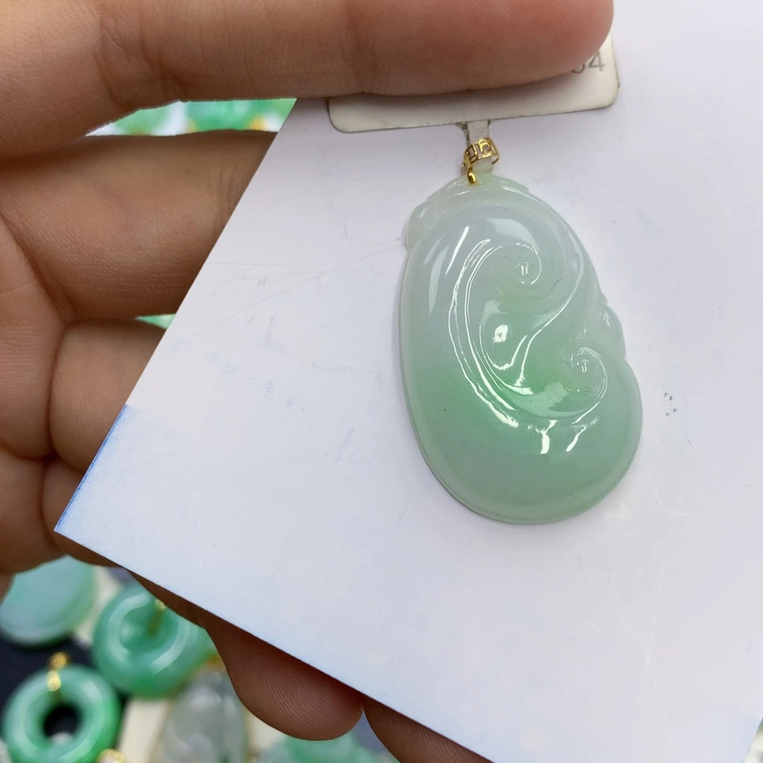 翡翠18K金镶嵌颈饰翡翠