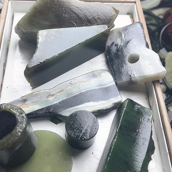 和田玉（糖玉）和田玉边角料9K金镶嵌春**实