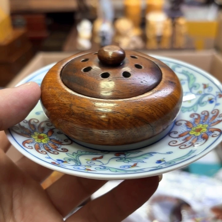 瓷片精致雕刻工艺