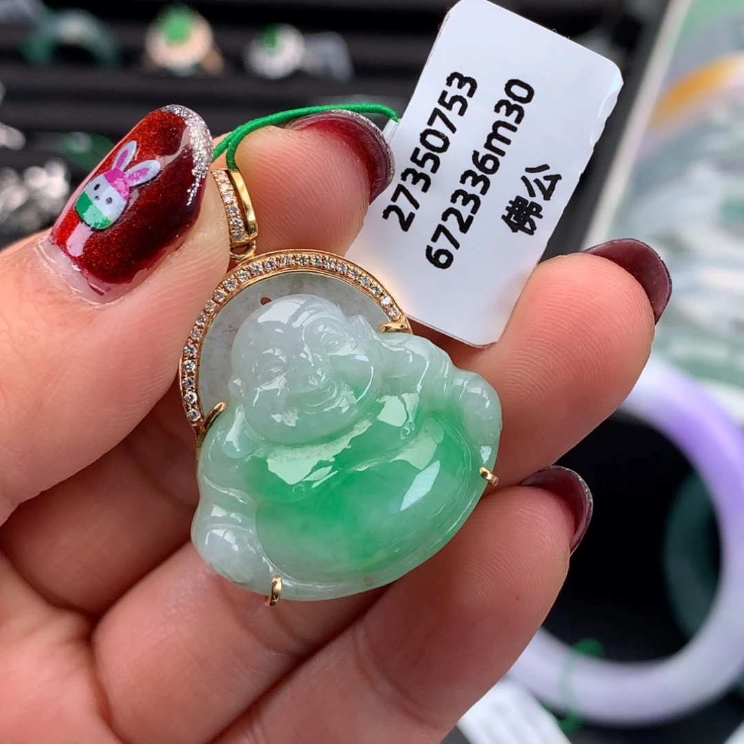 翡翠未镶嵌颈饰佛公飘色【买断价2850】