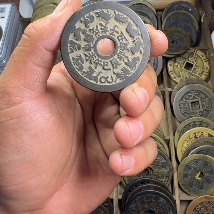 现代工艺品,老铜真币翻沙铸造。