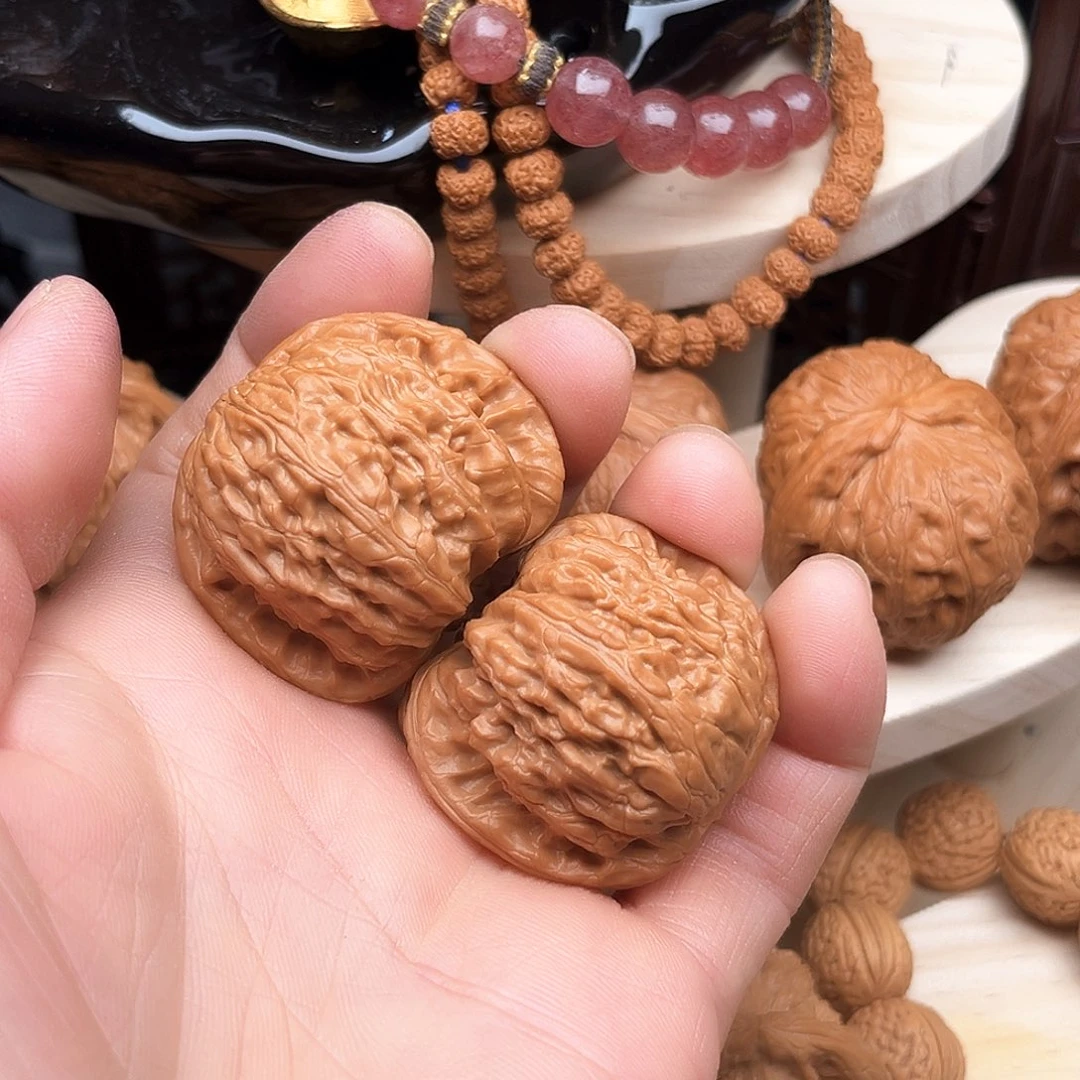 鸿***师文玩核桃把件白狮子