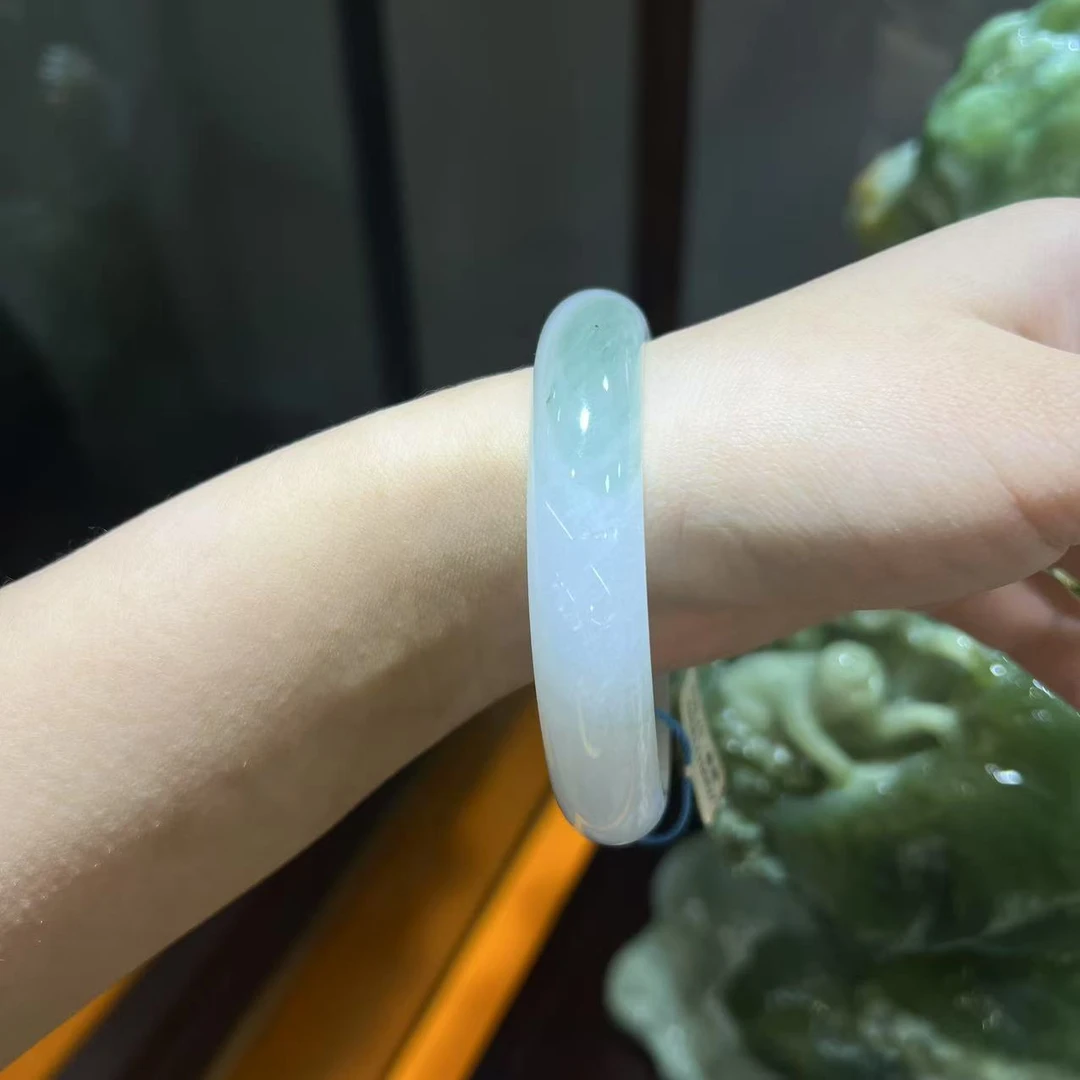 正品天山翠新疆天山冰翠女士扁条天然高冰白月光玉镯