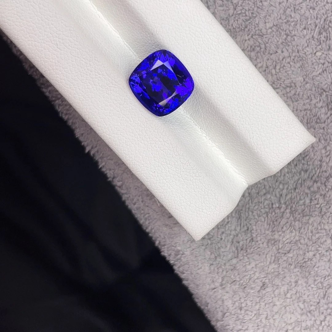 坦桑石裸石未镶嵌7.59Ct。   