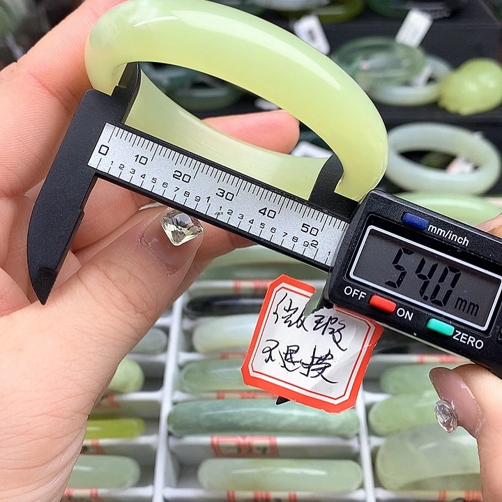 蛇纹石玉手镯未镶嵌762