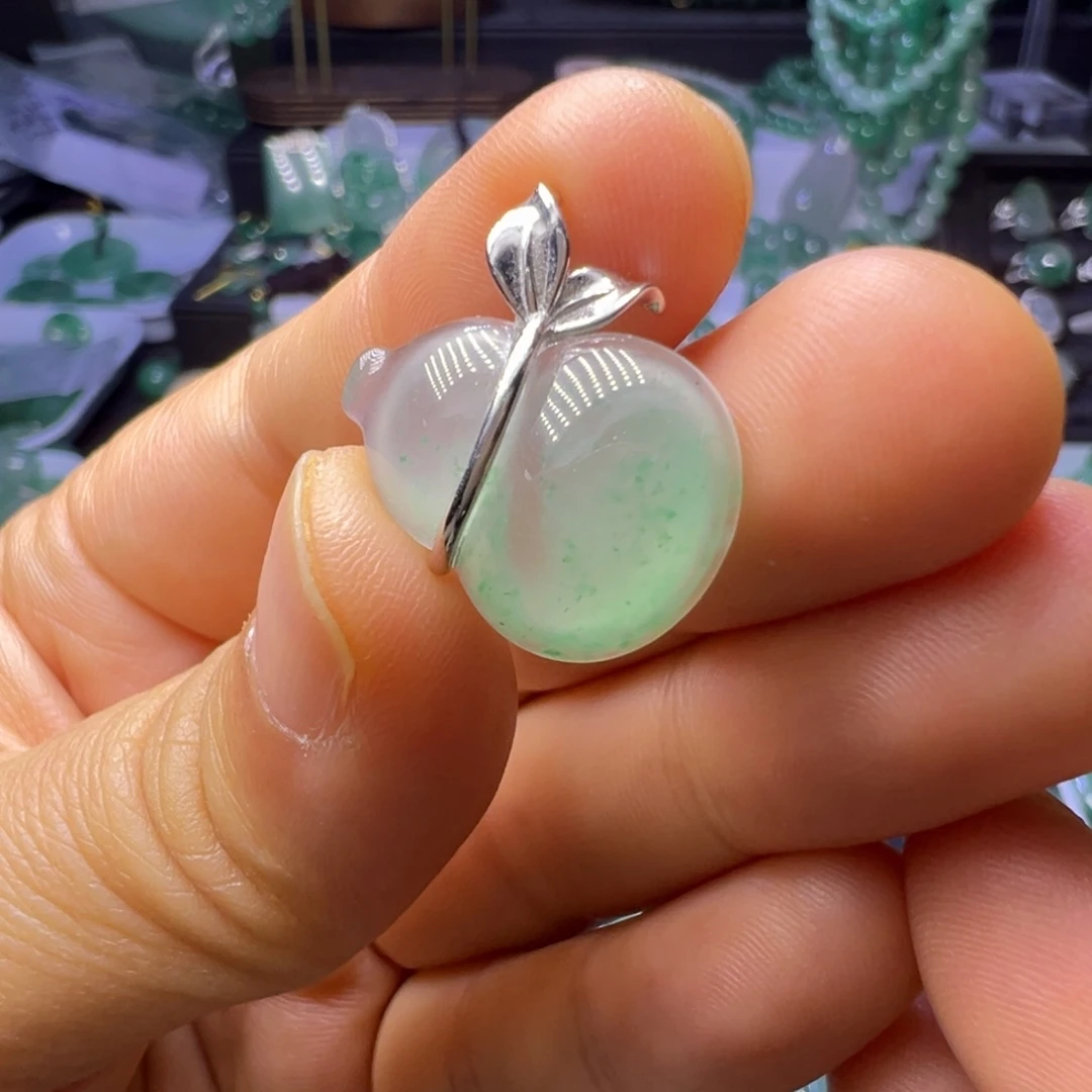 石英质玉（非洲翠）未镶嵌颈饰