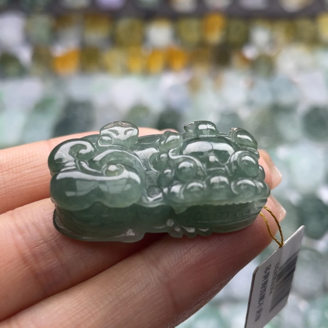 佐***佑翡翠未镶嵌颈饰貔貅