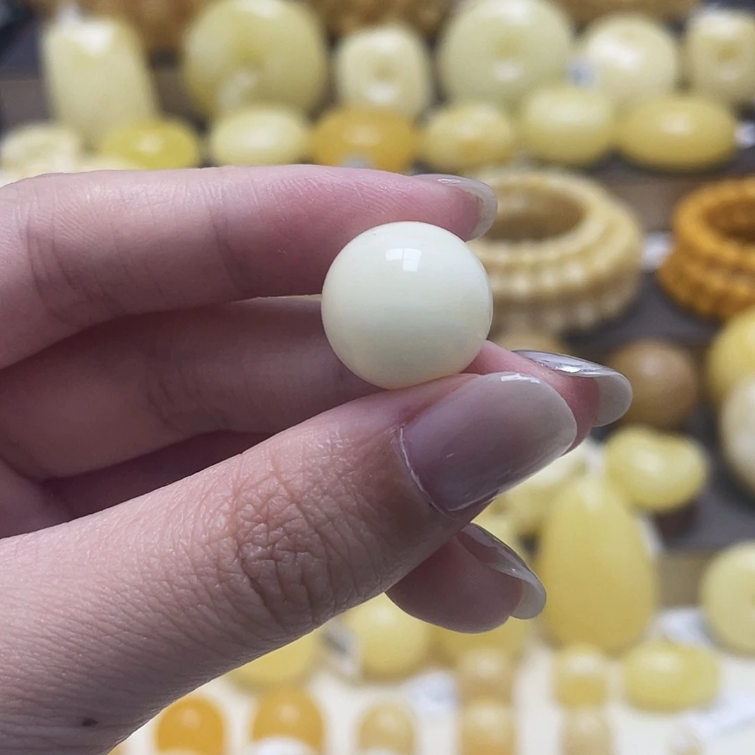 琥珀未镶嵌裸石15.2mm瑕