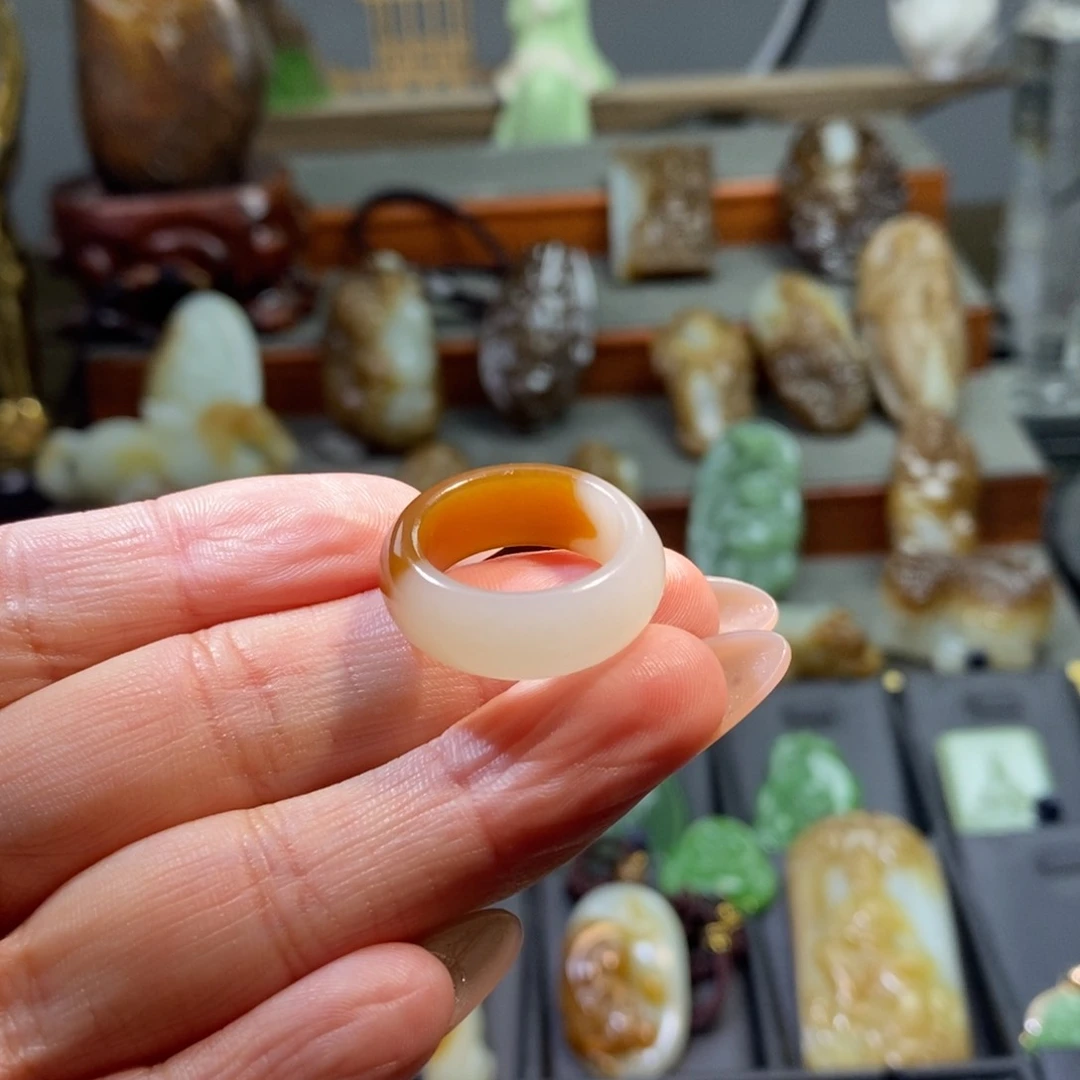 和田玉（糖玉）颈饰未镶嵌泡*?