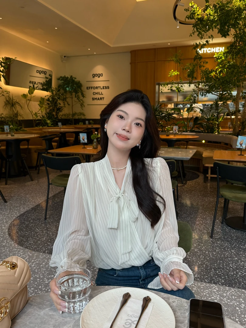 【柔光秘境】韩系气质飘带条纹衬衫女薄款V领喇叭袖设计感小众上衣