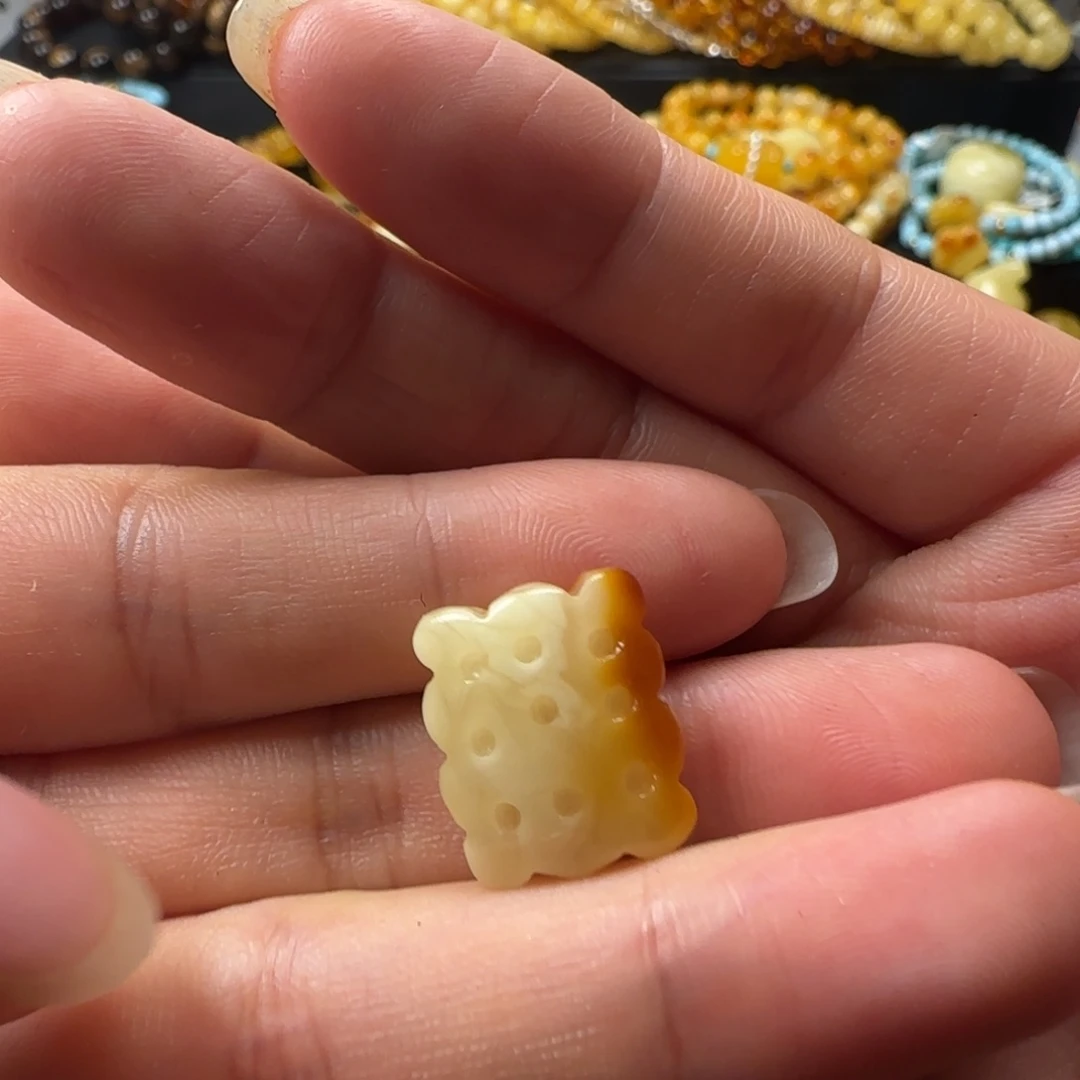 蜜蜡未镶嵌颈饰蜜蜡俏色奶酪饼干