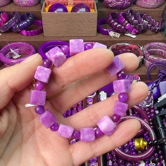 非金属南非老油料红丝绒方糖手串S38