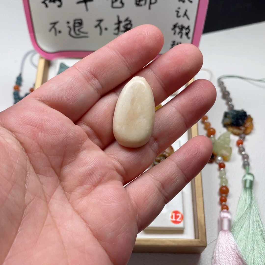 锦***茜未镶嵌蛇纹石玉颈饰