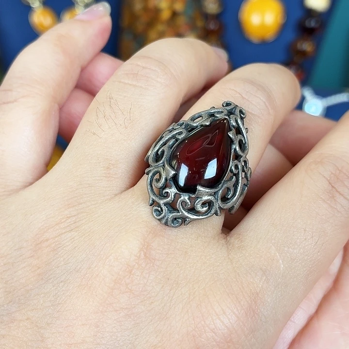 银S925镶嵌琥珀戒指