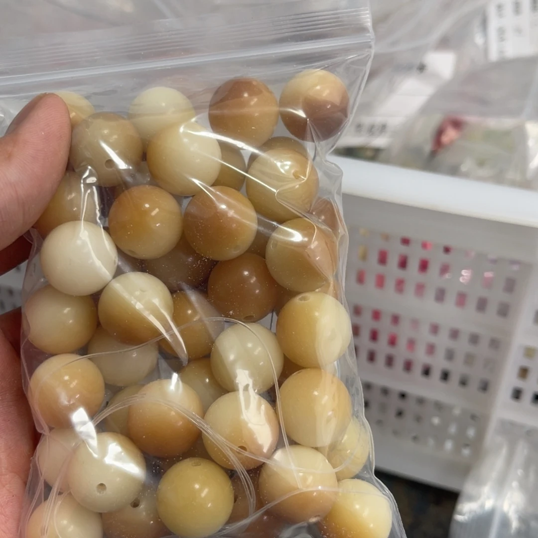 吊坠白玉菩提z18/10+3颗炭烧微瑕大卡