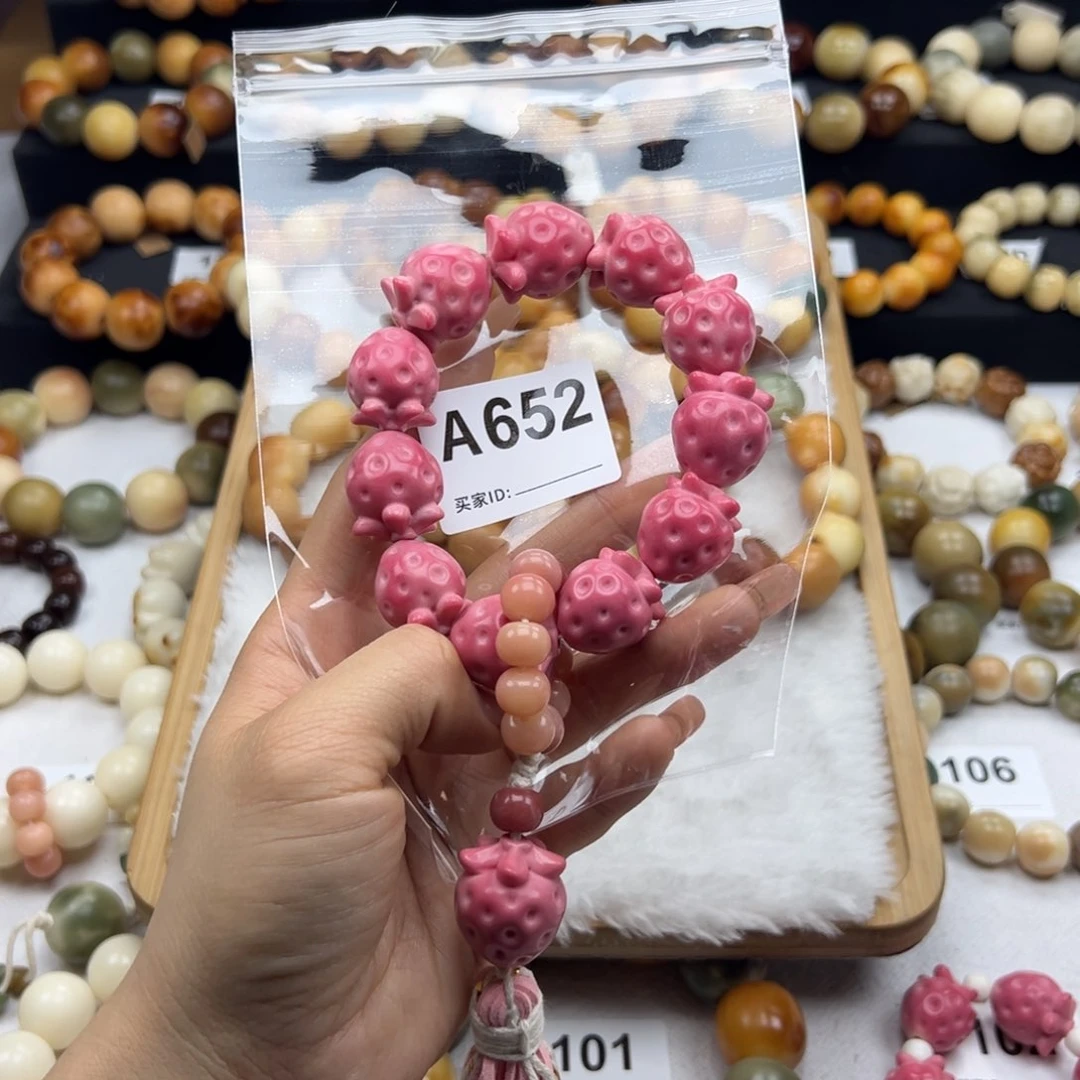 白玉菩提吊坠茜*手持