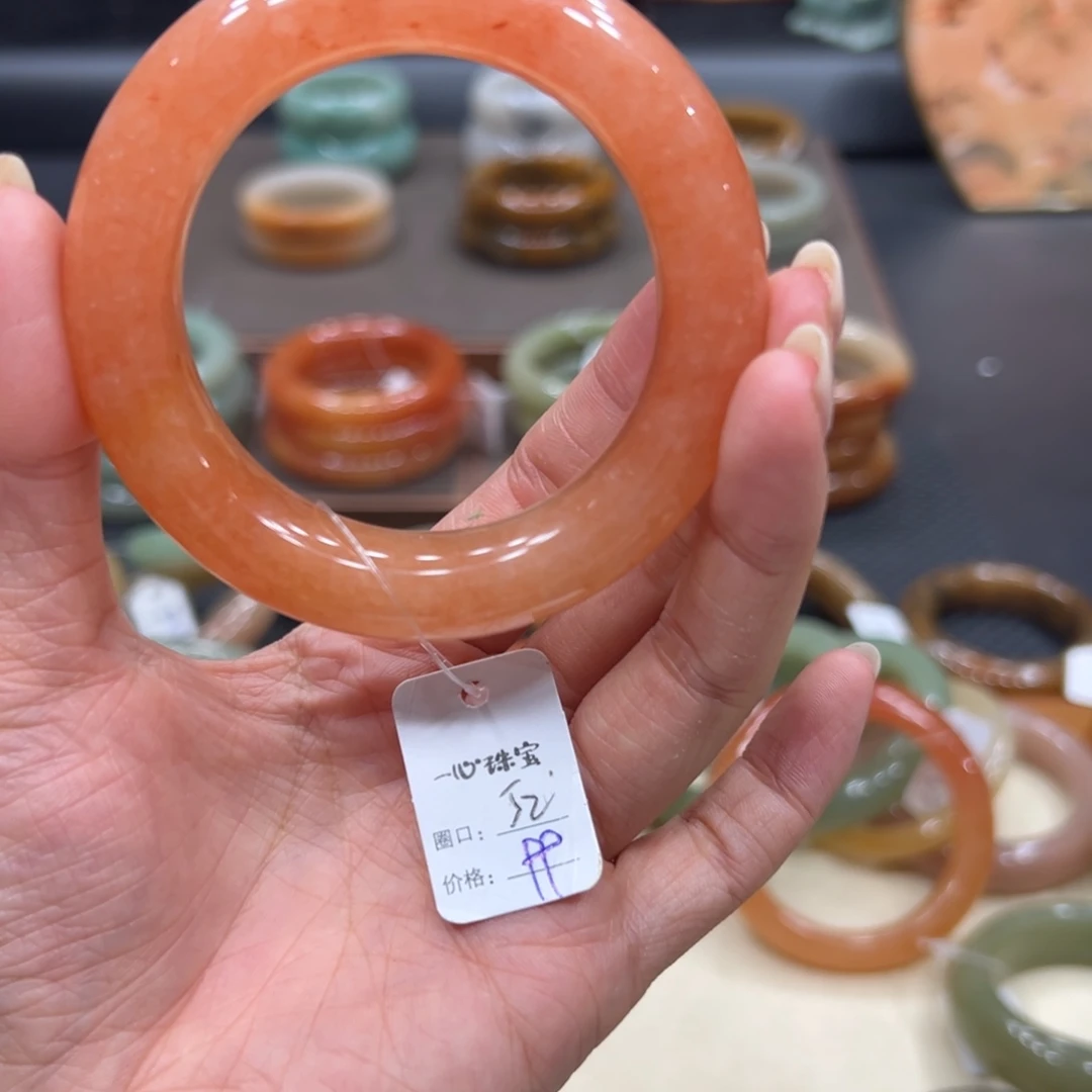 未镶嵌手镯石英质玉