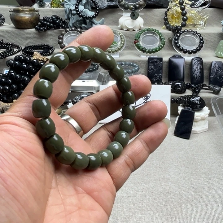 咸***活和田玉未镶嵌颈饰